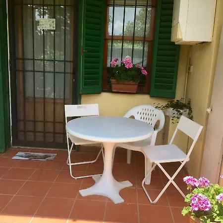 Apartment La Casina Di Eleonora *